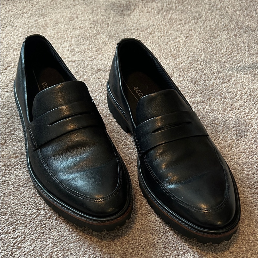 Ecco Women’s Classic Black Leather Loafers